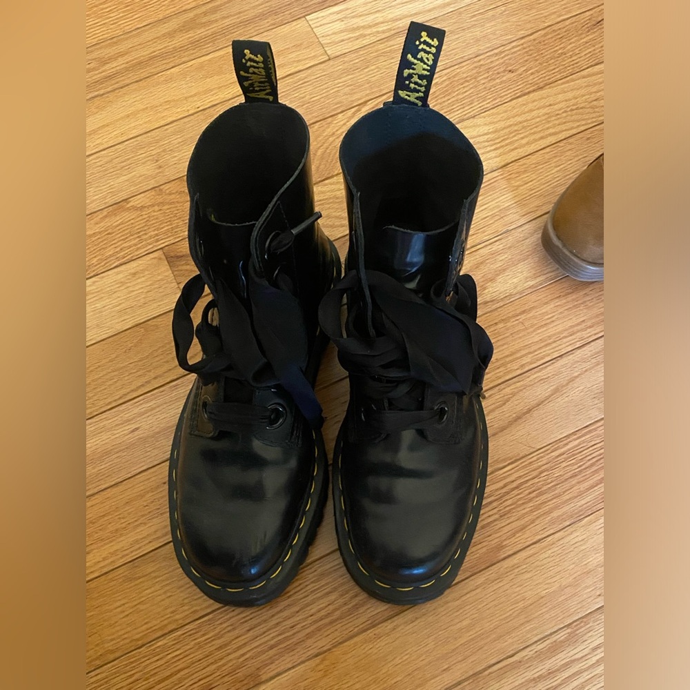 Dr. Martens MOLLY WOMEN'S LEATHER PLATFORM BOOTS